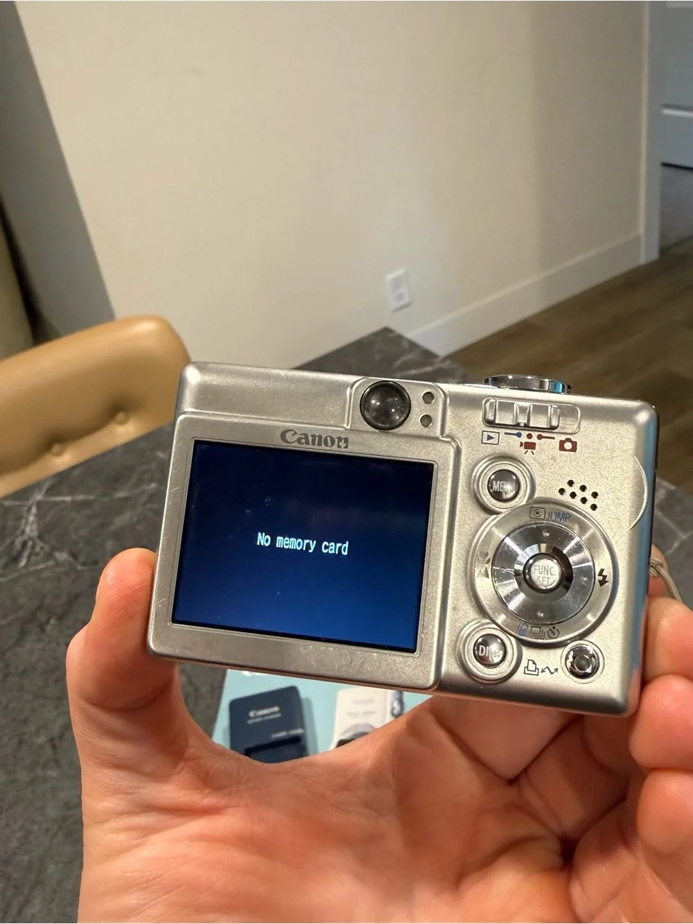 Canon PowerShot SD400 digital camera working + box + charger + cords